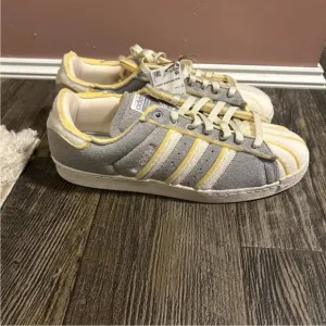 New Mens Adidas Originals  Colour Cozy Superstar Sneakers HP7716 Velour 12.5