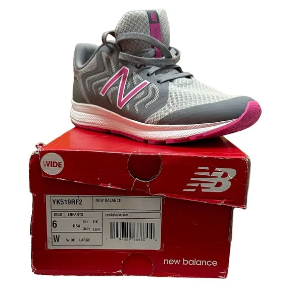 New! New Balance Kids Size 6 (Large) Wide Running Shoe Gray Pink White