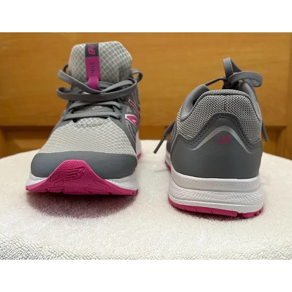 New! New Balance Kids Size 6 (Large) Wide Running Shoe Gray Pink White