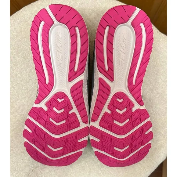 New! New Balance Kids Size 6 (Large) Wide Running Shoe Gray Pink White