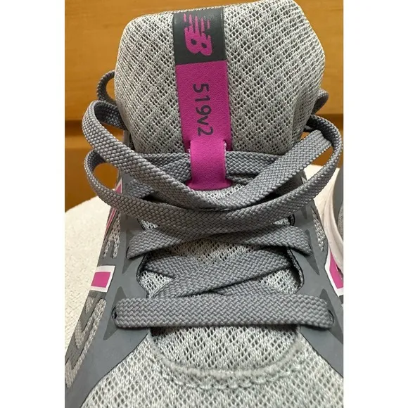 New! New Balance Kids Size 6 (Large) Wide Running Shoe Gray Pink White