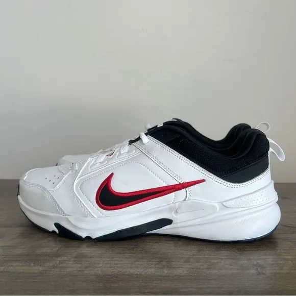New Nike Defy All Day White/Black/University Red Men's Shoe Size 11 SKU#24106