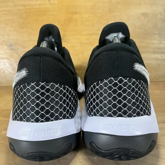 NEW Nike Renew Elevate 2 Womens Size 10.5 Basketball Shoes Sneakers Black White