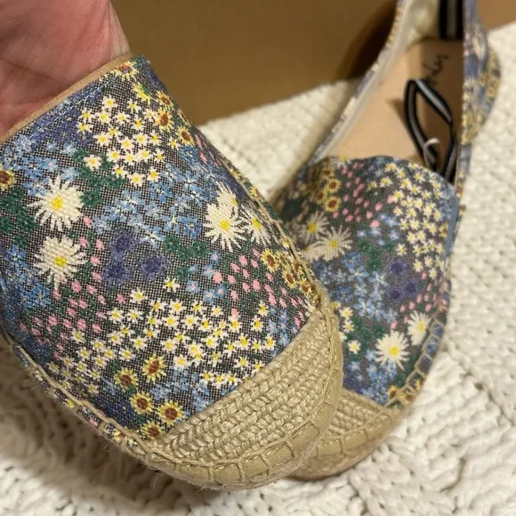 New NWT Joules shelbury 7 slip on shoe 38 espadrille floral print blue tan white