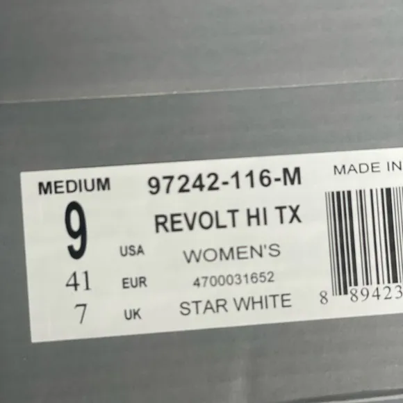 New | Palladium Women’s Revolt High Top Star White and Black  Sneakers, size 9