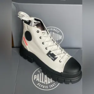 New | Palladium Women’s Revolt High Top Star White and Black  Sneakers, size 9
