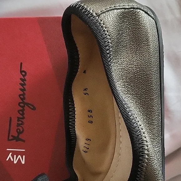 New! Salvatore Ferragamo leather ballerina flat shoes