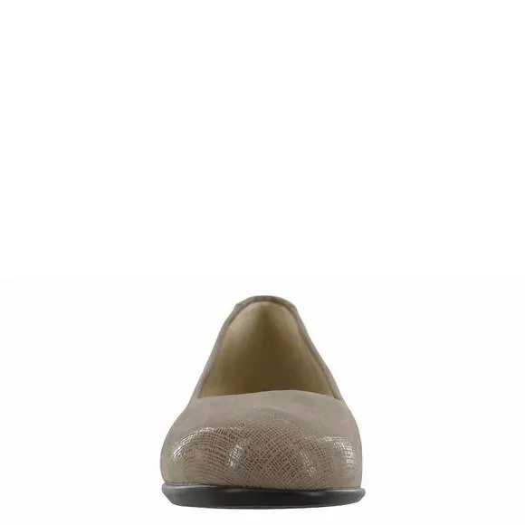 NEW SAS women's scenic ballet flat in fog