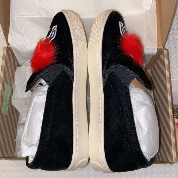 NEW! SOLUDOS Size 5 BLACK Velvet Show Pony Sneakers Shoes