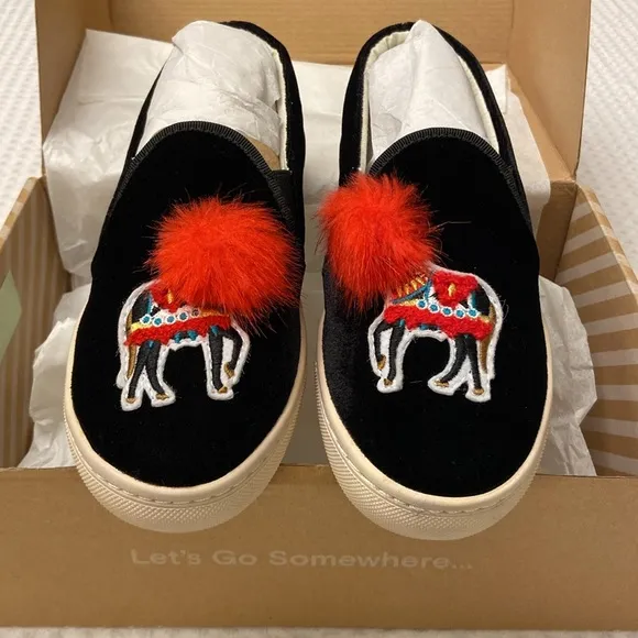 NEW! SOLUDOS Size 5 BLACK Velvet Show Pony Sneakers Shoes