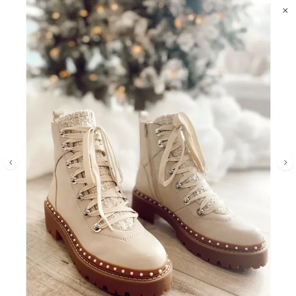 New Steve Madden Rainier Boots Cream and Brown Lace Up Boots sz 9.5