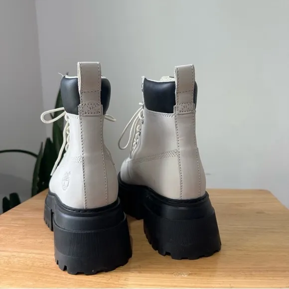 NEW Timberland Sky 6-Inch Platform Lace Up Boots White/Black NWT