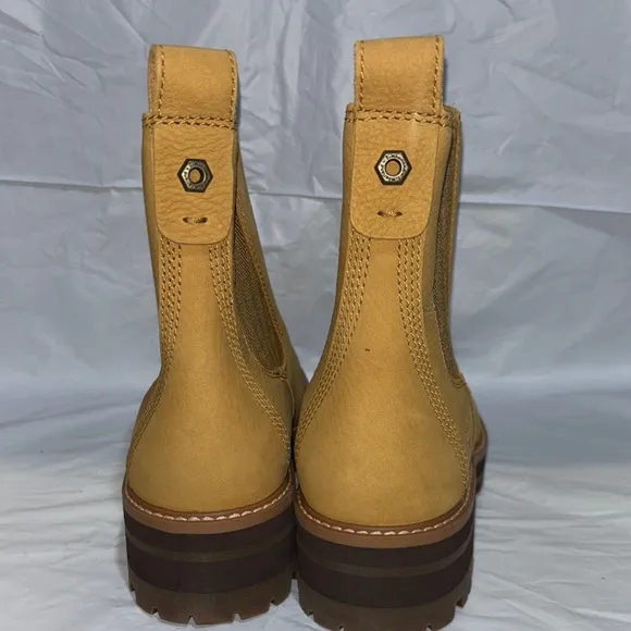 NEW TIMBERLAND Women's Courmayeur Valley Chelsea Boot Womens Size 8