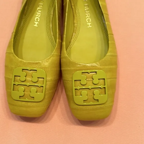 New Tory Burch Leather Flat Shoes. Size 8.5