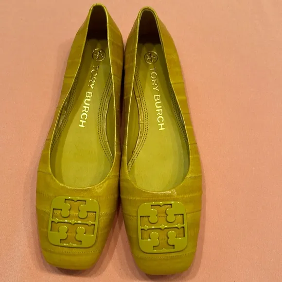 New Tory Burch Leather Flat Shoes. Size 8.5