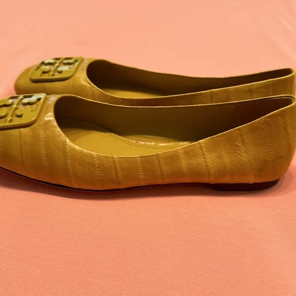 New Tory Burch Leather Flat Shoes. Size 8.5