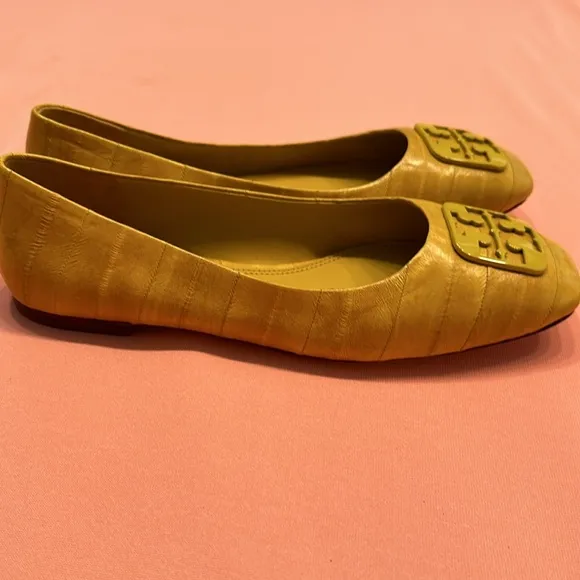 New Tory Burch Leather Flat Shoes. Size 8.5