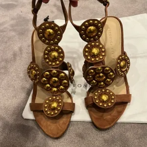 New Veronica Beard gold metal brown suede shoes sandals ankle open toes size 7