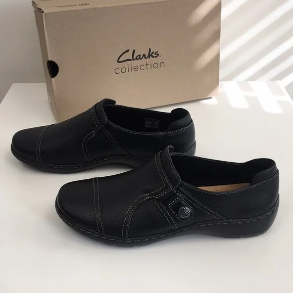 New WB Woman’s Clarks Collection Cora Poppy Ultimate Comfort Flat Shoes