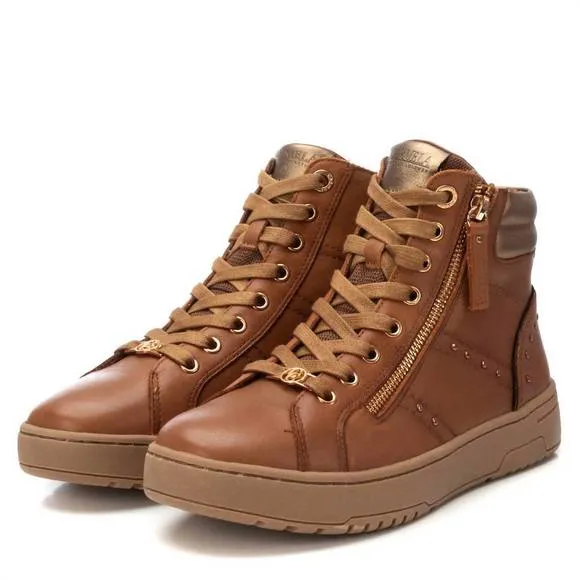NEW XTI women's leather ankle booties in camel