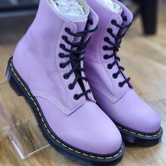 🩵NIB Dr. Martens Lilac Pascal Virginia Leather 1460 Boots Size 9