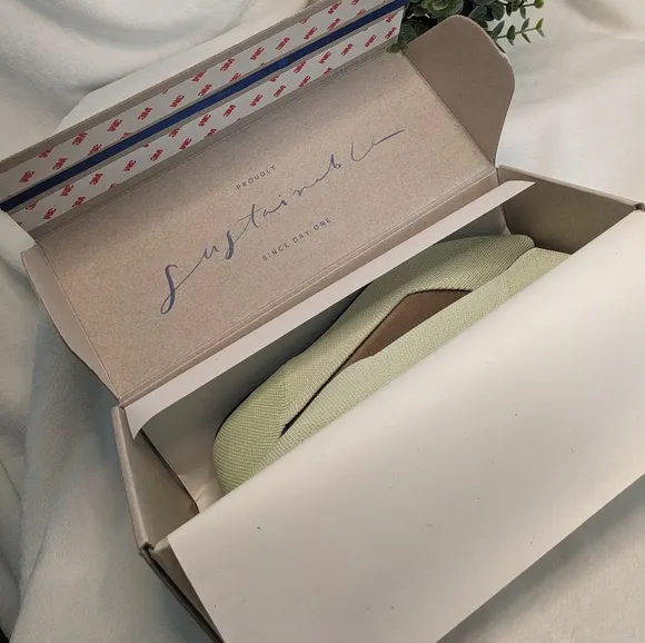 NIB Rothy's The Point Shoes in Sour Apple (SIZES 7   7.5) NWT / NIB