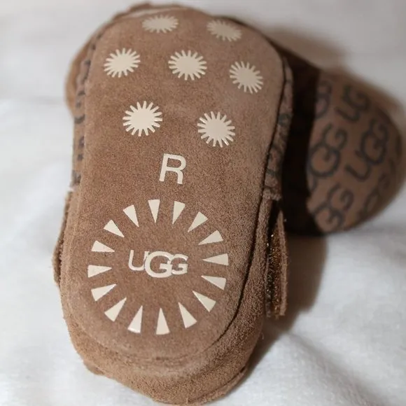 NIB‎ UGG INFANT UNISEX BOYS GIRLS SUEDE LOGO CRIB SHOES CHESTNUT