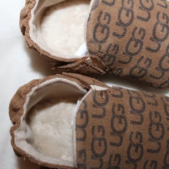 NIB‎ UGG INFANT UNISEX BOYS GIRLS SUEDE LOGO CRIB SHOES CHESTNUT