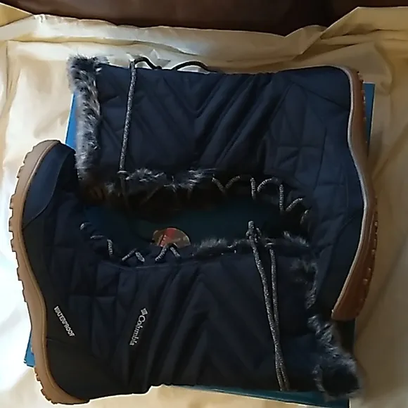 NIB Womens Columbia Omni-heat, waterproof (200g insul) navy blue boots size 11😍