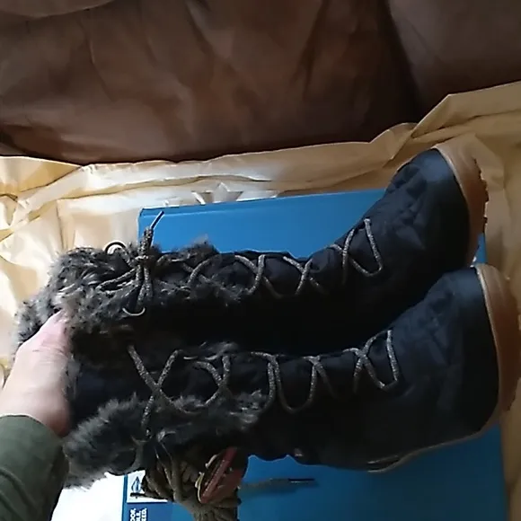 NIB Womens Columbia Omni-heat, waterproof (200g insul) navy blue boots size 11😍