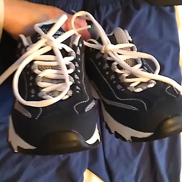 NIB Women's Skechers D'Lites blue and white WIDE shoes size 6.5 💢WIDE💢