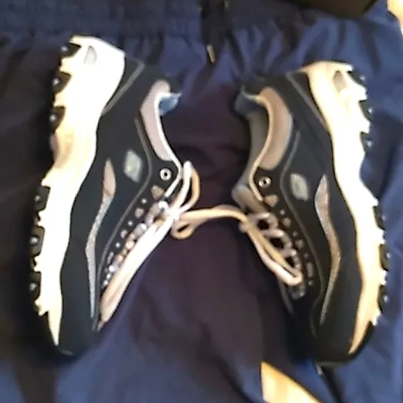 NIB Women's Skechers D'Lites blue and white WIDE shoes size 6.5 💢WIDE💢
