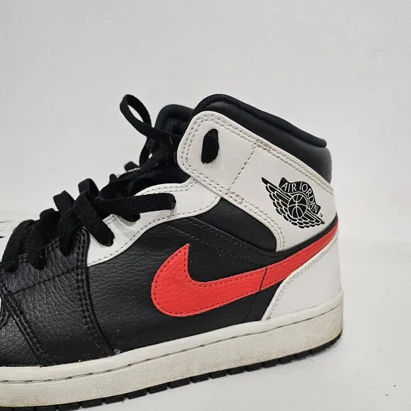 Nike Air Jordan 1 Mid Mens Black Chile Red White Shoes Mens Size 9.5