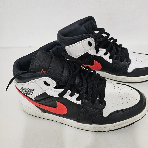 Nike Air Jordan 1 Mid Mens Black Chile Red White Shoes Mens Size 9.5
