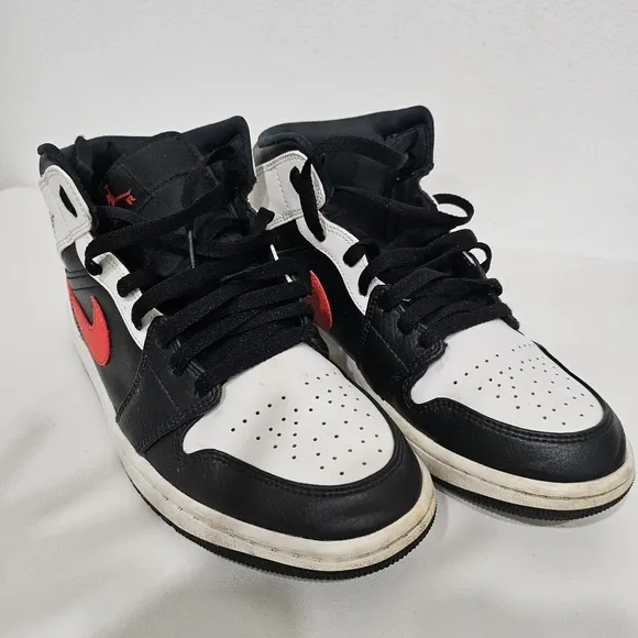 Nike Air Jordan 1 Mid Mens Black Chile Red White Shoes Mens Size 9.5
