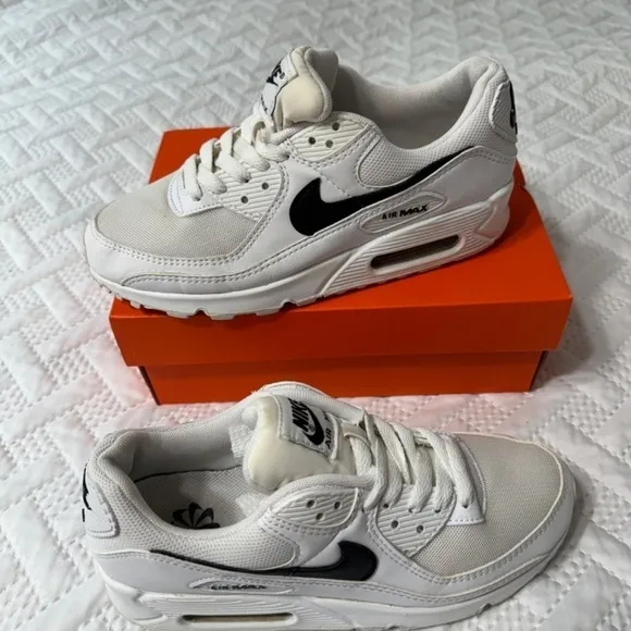 Nike Air Max DH8010-01 Woman Lady Size 7 White Navy Athletic Sport Running Shoes