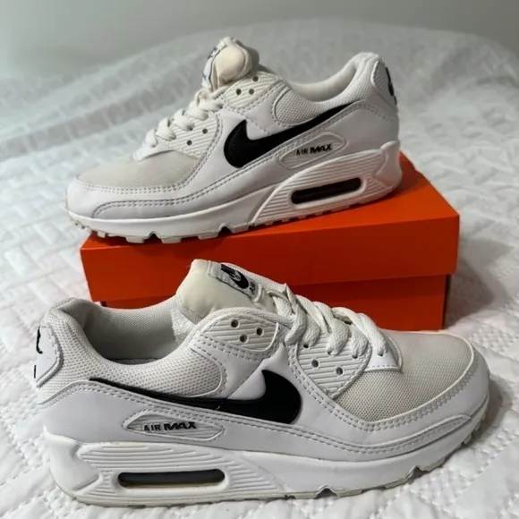 Nike Air Max DH8010-01 Woman Lady Size 7 White Navy Athletic Sport Running Shoes