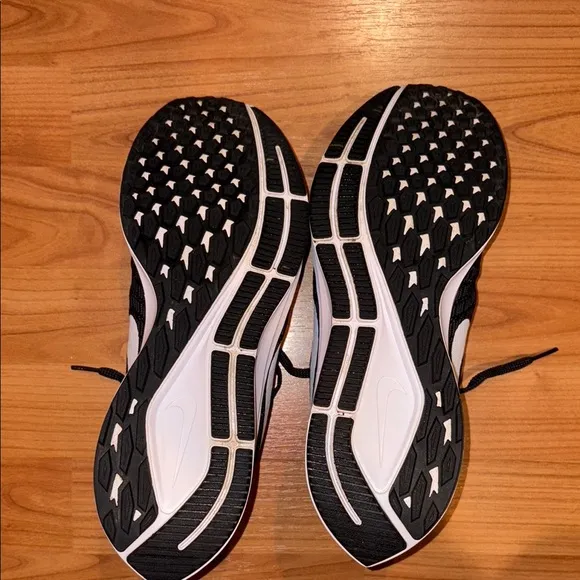 Nike Black Zoom Pegasus 35 size 10 shoes. Brand new