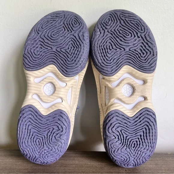 NIKE Cosmic Unity 3 Be True To Her School Women's Shoe Size 6.5 #960