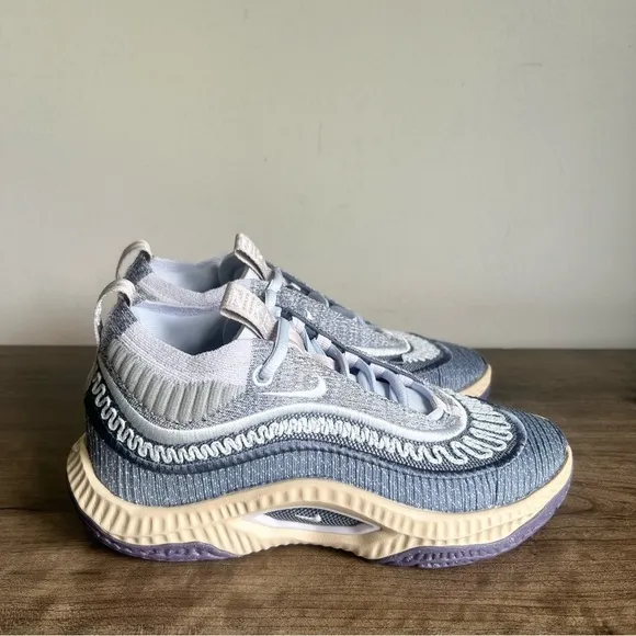 NIKE Cosmic Unity 3 Be True To Her School Women's Shoe Size 6.5 #960