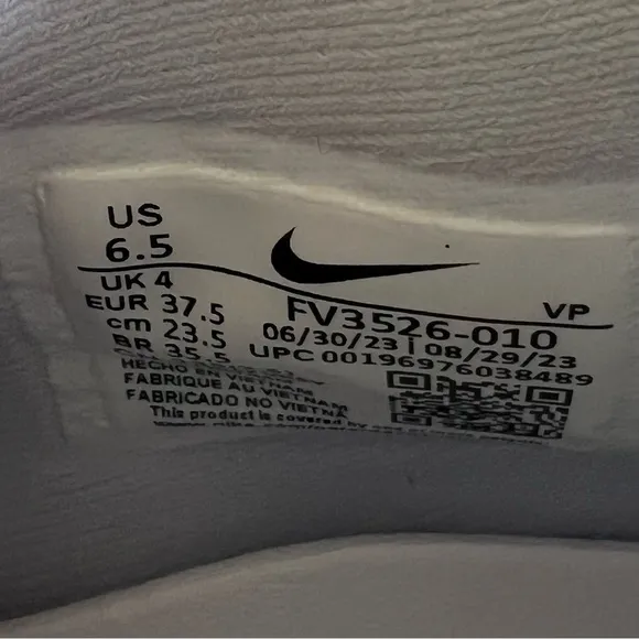 NIKE Cosmic Unity 3 Be True To Her School Women's Shoe Size 6.5 #960