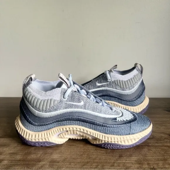 NIKE Cosmic Unity 3 Be True To Her School Women's Shoe Size 6.5 #960