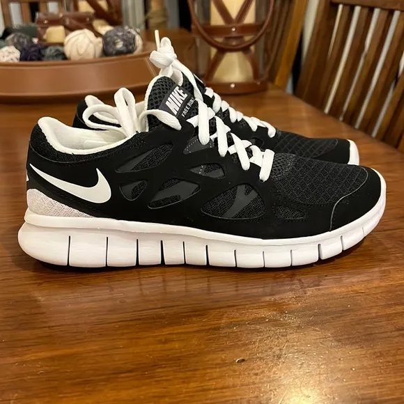 Nike Free Run  2 shoes sneakers 443816 001 new black white Women’s Size 6