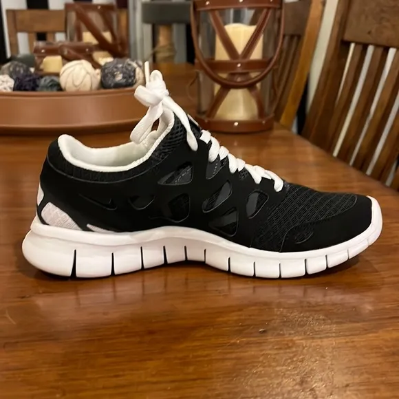 Nike Free Run  2 shoes sneakers 443816 001 new black white Women’s Size 6