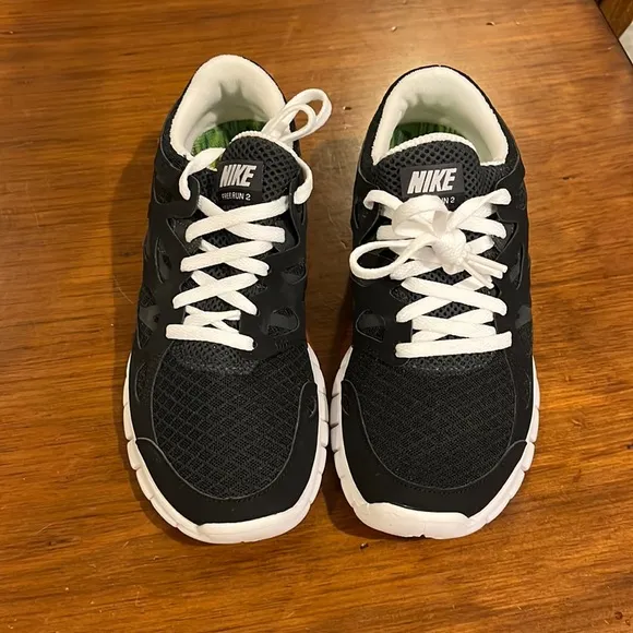 Nike Free Run  2 shoes sneakers 443816 001 new black white Women’s Size 6