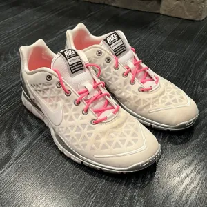 Nike Free TR Fit 2 shoes sneakers 487789 102 vintage 2011 womens size 9.5 white