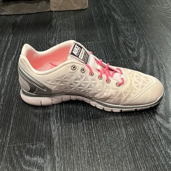 Nike Free TR Fit 2 shoes sneakers 487789 102 vintage 2011 womens size 9.5 white