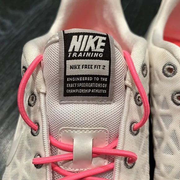 Nike Free TR Fit 2 shoes sneakers 487789 102 vintage 2011 womens size 9.5 white
