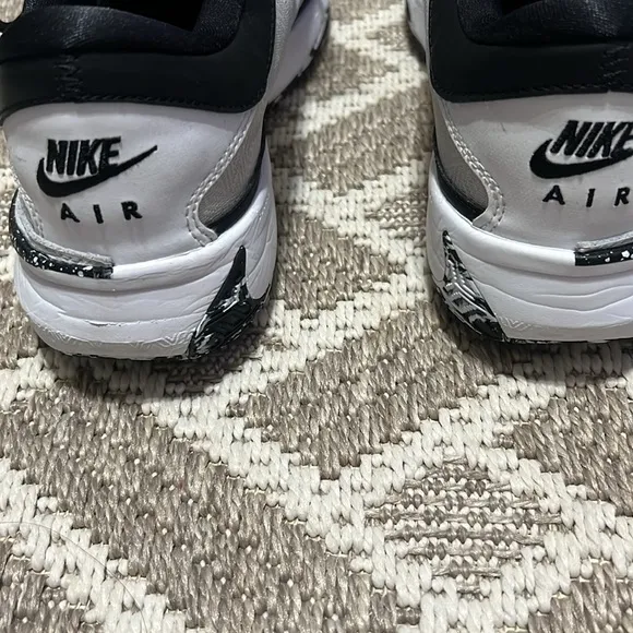 Nike Giannis Freak 5 9.5 Black and white Mens basketball shoes
