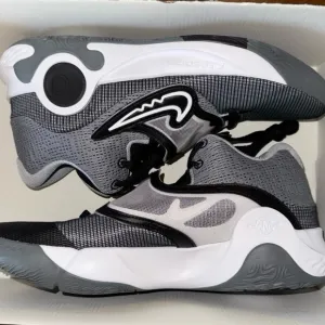 Nike Gray and Black Athletic Shoes with Modern Silhouette